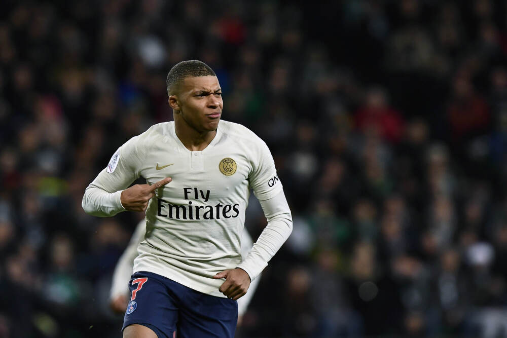 “熊瞎子”闯入黑龙江市区，特警用95连开十几枪！为啥不用麻醉枪